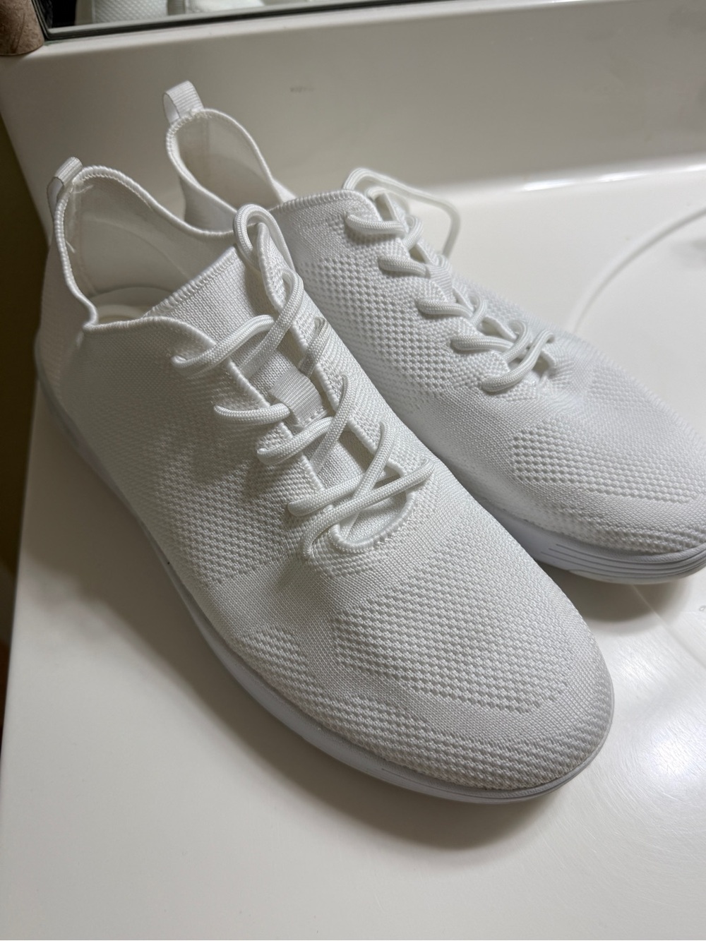 Perry Ellis Portfolio Mens 9 Tread White Knit Ultra Foam Slip On Casual Sneakers
